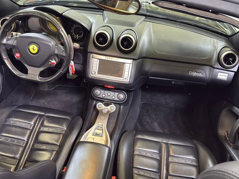 Used 2010 Ferrari California image 27