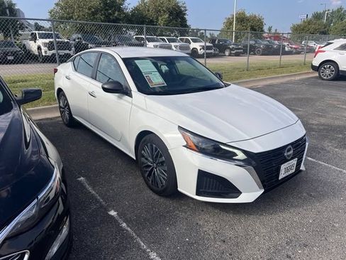 Used 2025 Nissan Altima 2.5 SV FWD image 1