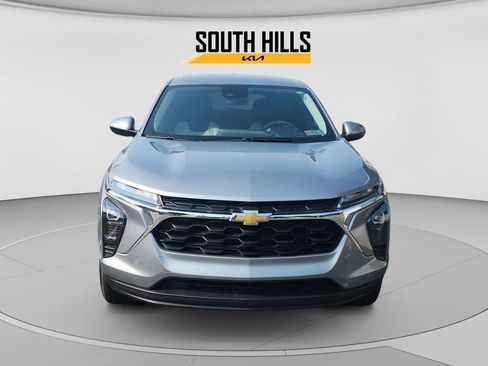 Used 2025 Chevrolet Trax LS w/ LS Convenience Package FWD image 8