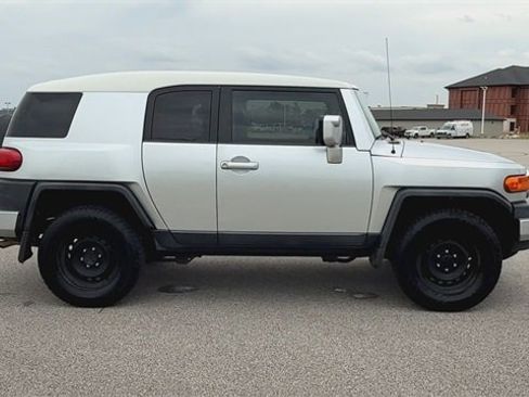Used 2007 Toyota FJ Cruiser 2WD image 9