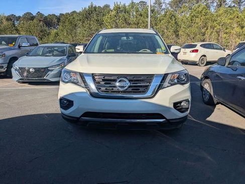 Used 2018 Nissan Pathfinder SV w/ SV Tech Package image 6