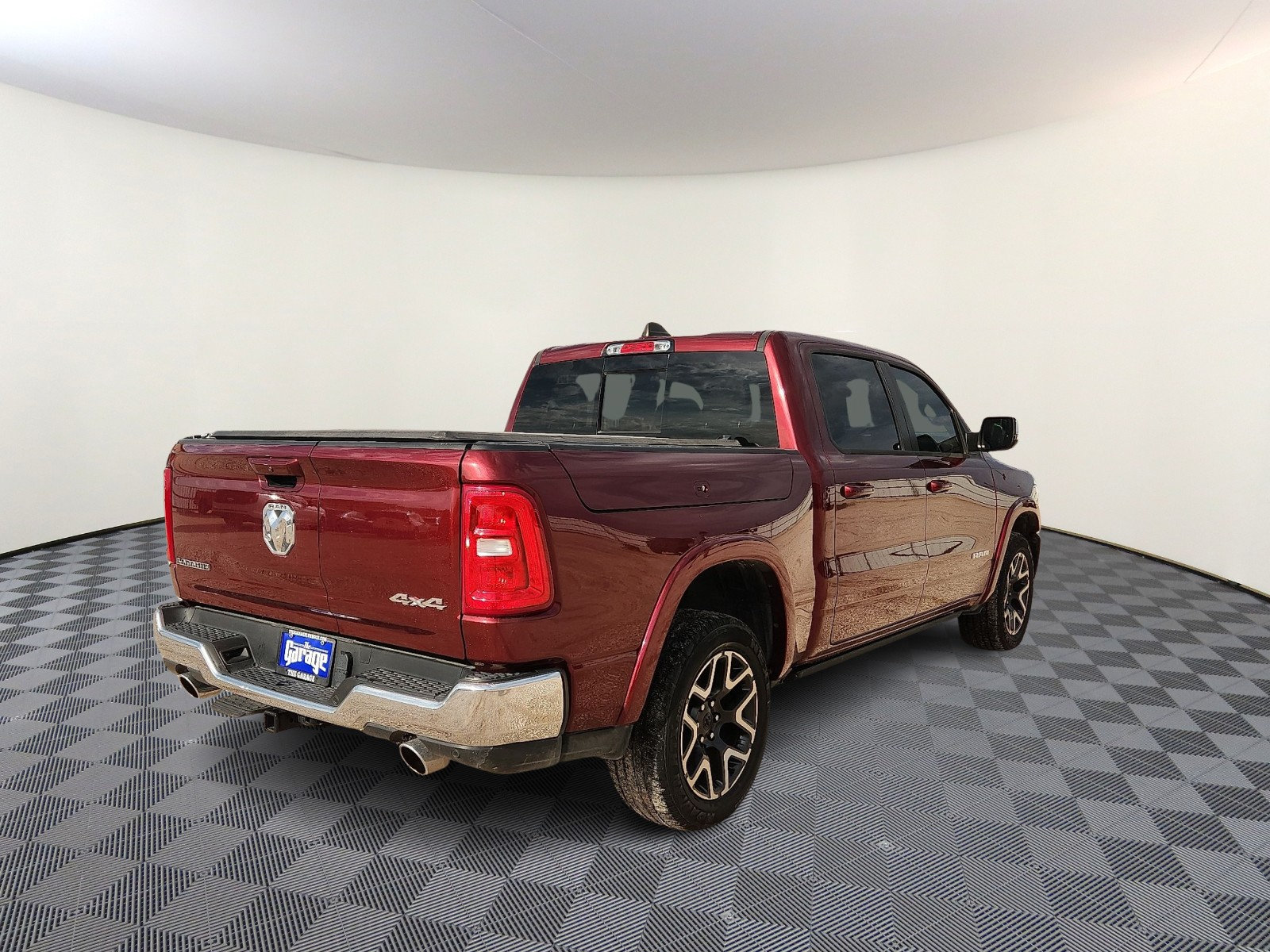 Used 2025 RAM 1500 Laramie AWD/4WD image 4