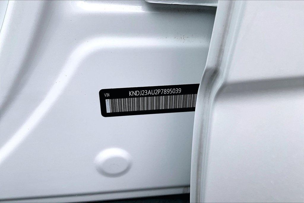 Used 2023 Kia Soul LX w/ Option Group 015 FWD image 19