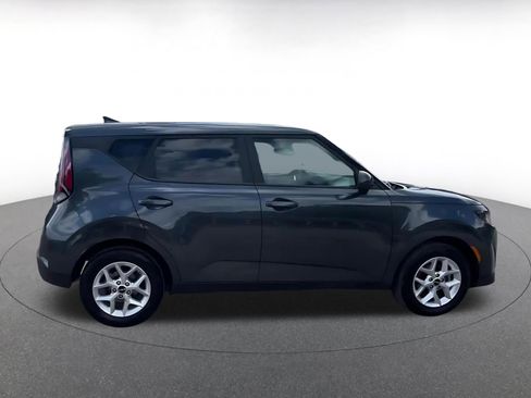 Used 2025 Kia Soul LX w/ LX Technology Package FWD image 16
