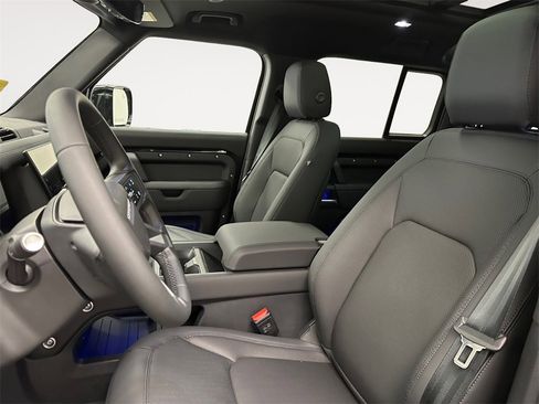 New 2026 Land Rover Defender 110 X-Dynamic SE image 9