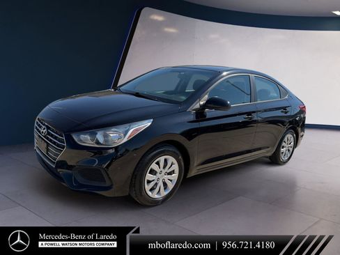 Used 2022 Hyundai Accent SE image 1