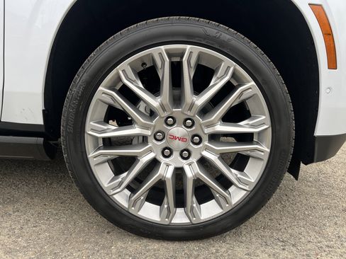 New 2026 GMC Yukon XL Denali w/ Denali Reserve Package image 12