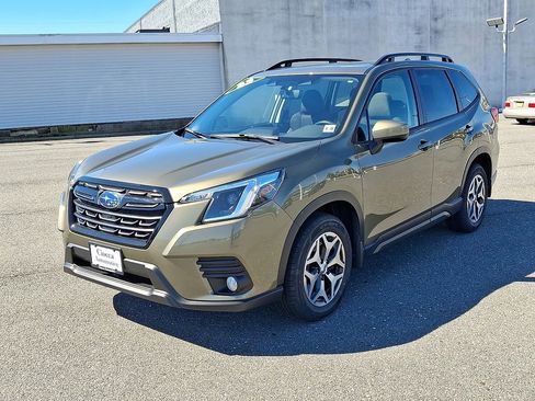 Used 2023 Subaru Forester Premium AWD/4WD image 6