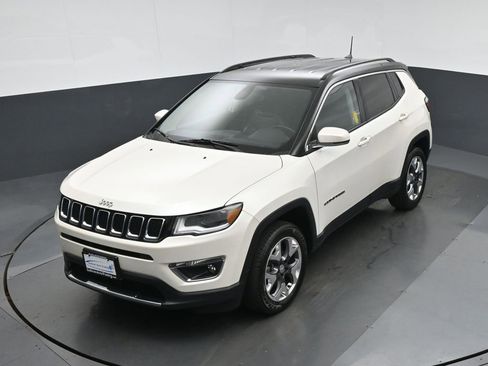 Used 2020 Jeep Compass Limited w/ Premium Lighting Group AWD/4WD image 55