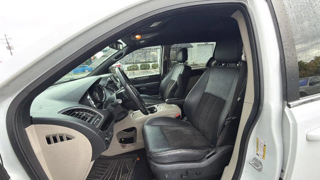 Used 2019 Dodge Grand Caravan SXT FWD image 11