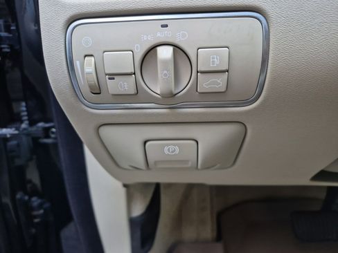 Used 2016 Volvo XC70 T5 Platinum image 19