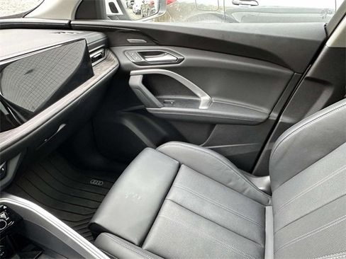 Certified 2025 Audi Q5 2.0T Premium Plus w/ Premium Plus image 35