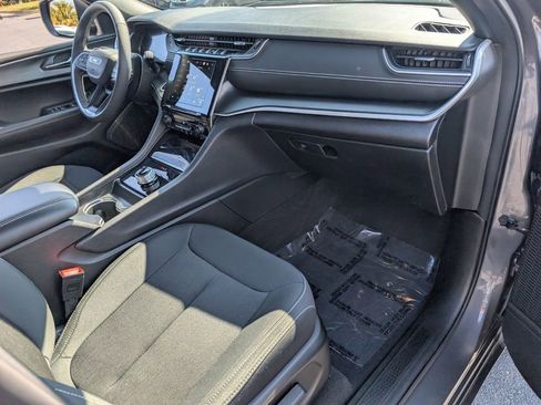 Used 2024 Jeep Grand Cherokee Laredo w/ Trailer Tow Package image 14