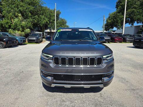 Used 2023 Jeep Wagoneer L Series III w/ Premium Group I AWD/4WD image 8