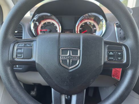 Used 2018 Dodge Grand Caravan SE w/ UConnect Hands-Free Group FWD image 14