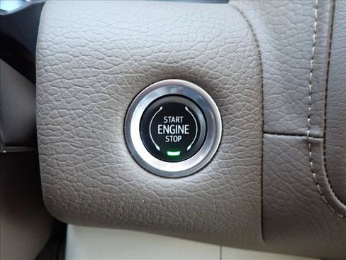 Used 2023 GMC Yukon XL Denali AWD/4WD image 24