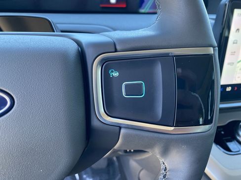 New 2025 Ford Expedition Active image 33