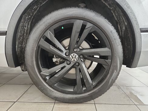 Certified 2023 Volkswagen Tiguan SE R-Line image 34