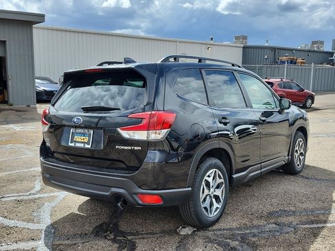 Used 2022 Subaru Forester Premium AWD/4WD image 6