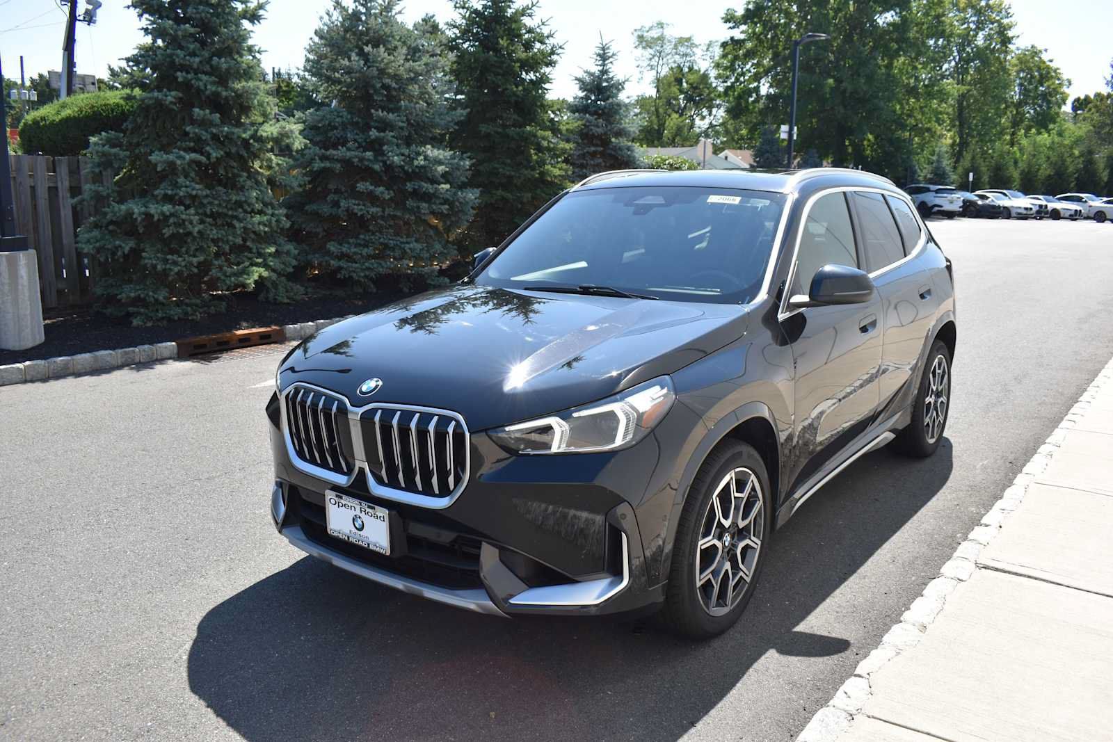 Used 2025 BMW X1 xDrive28i w/ Convenience Package AWD/4WD image 4