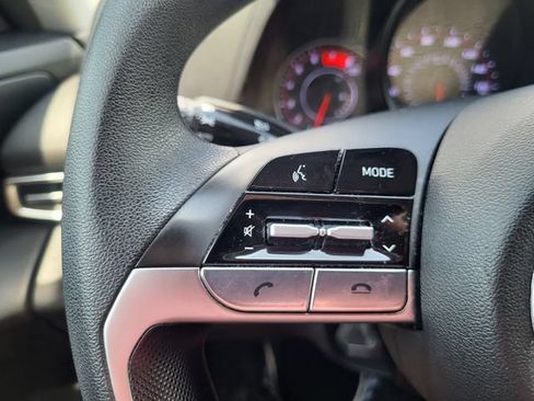 Used 2022 Hyundai Elantra SEL FWD image 19