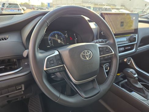 Used 2025 Toyota Grand Highlander FWD image 16