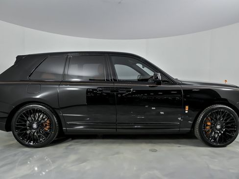 Used 2022 Rolls-Royce Cullinan w/ Dark Exterior Package image 14
