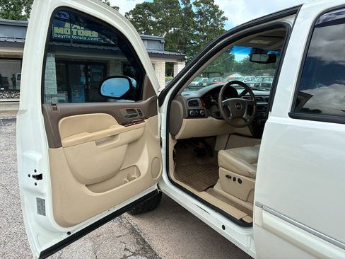 Used 2013 Chevrolet Silverado 1500 LTZ w/ LTZ White Diamond Edition AWD/4WD image 10