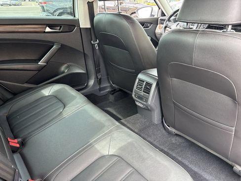 Used 2020 Volkswagen Passat 2.0T SEL FWD image 9