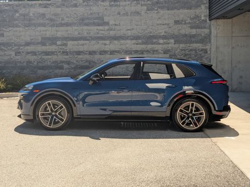 New 2026 Porsche Cayenne Turbo Electric AWD/4WD image 2