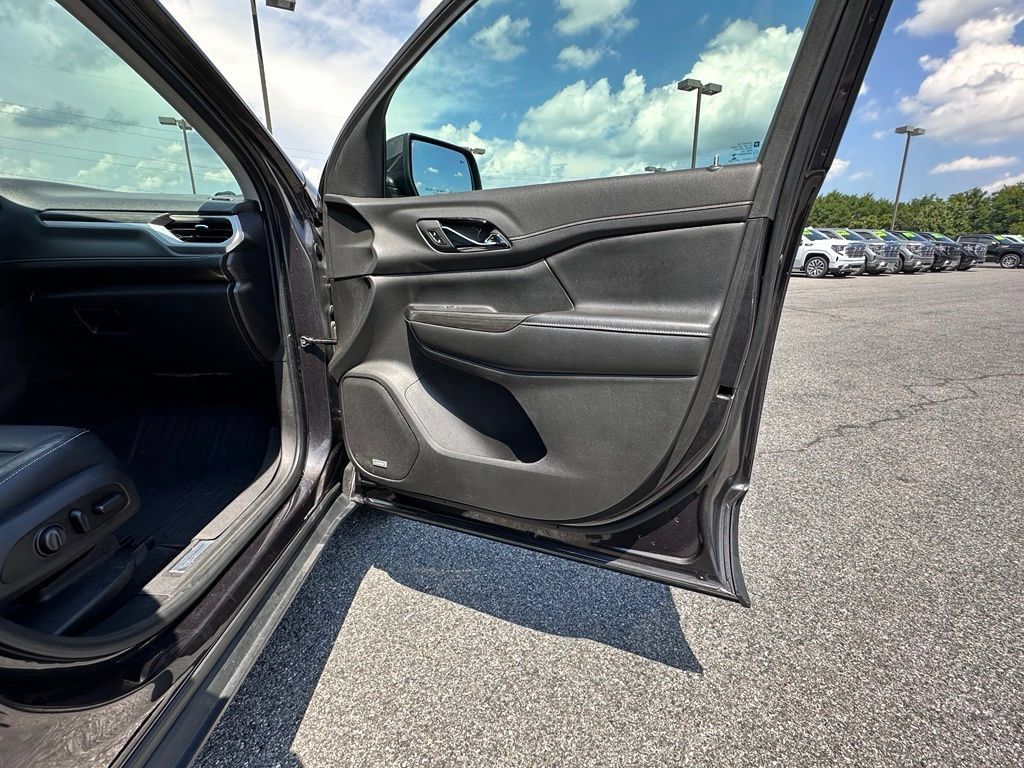 Certified 2019 GMC Acadia SLT w/ LPO, Floor Liner Package AWD/4WD image 15