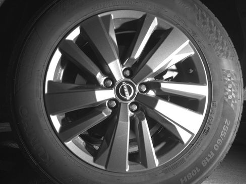 Used 2025 Nissan Pathfinder SV FWD image 14