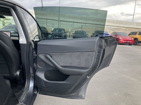 Used 2023 Tesla Model Y Performance AWD/4WD image 18