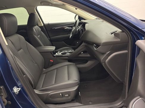 Used 2023 Buick Envision Essence image 44