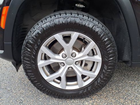Certified 2022 Jeep Grand Cherokee L Limited AWD/4WD image 7