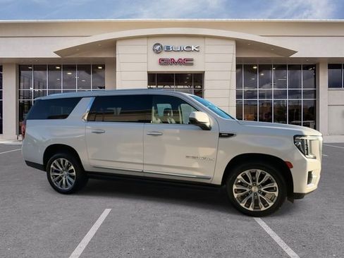 Used 2022 GMC Yukon XL Denali image 17