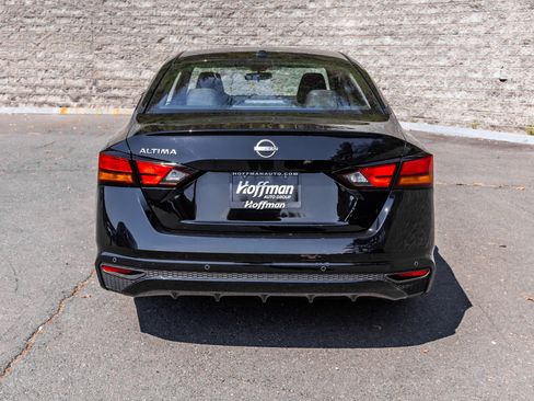 Used 2025 Nissan Altima 2.5 SV image 8