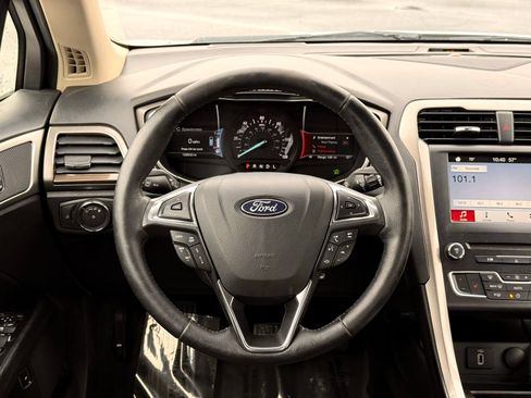Used 2018 Ford Fusion SE w/ Equipment Group 602A FWD image 28