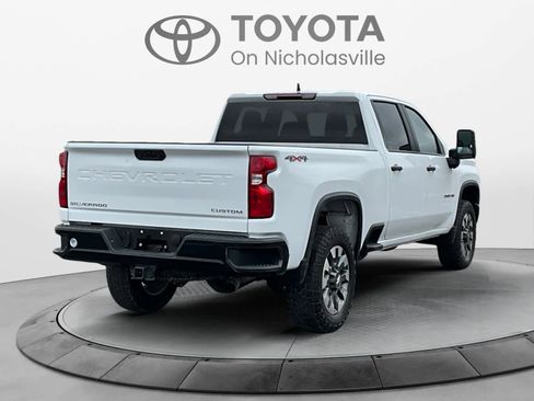 Used 2022 Chevrolet Silverado 2500 Custom w/ Custom Value Package image 6
