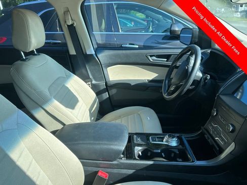 Used 2020 Ford Edge SE FWD image 3