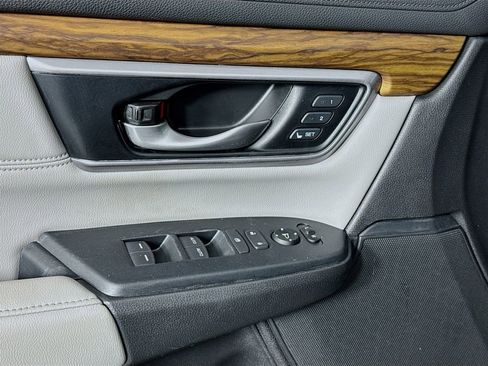 Used 2018 Honda CR-V Touring image 19