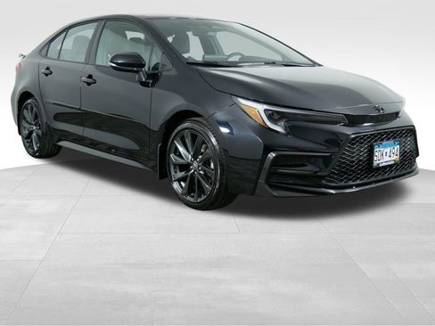 Used 2025 Toyota Corolla SE w/ Convenience Package FWD image 2