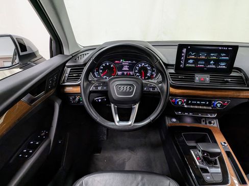 Used 2023 Audi Q5 Premium w/ Convenience Package image 2