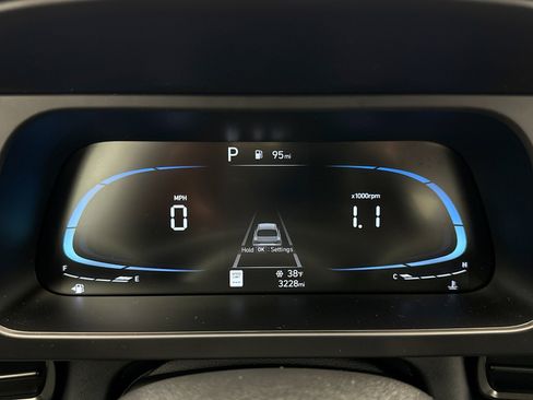 Used 2025 Hyundai Elantra Sport image 13