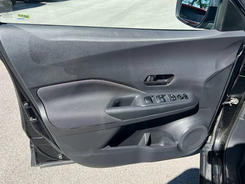 Used 2018 Nissan Kicks S FWD image 16