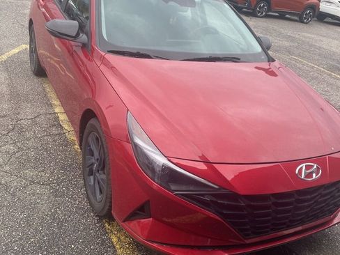 Used 2023 Hyundai Elantra Blue image 2