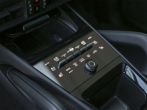 Certified 2025 Porsche Cayenne E-Hybrid Coupe image 26