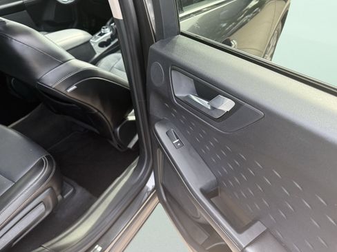 Used 2020 Ford Escape Titanium image 41