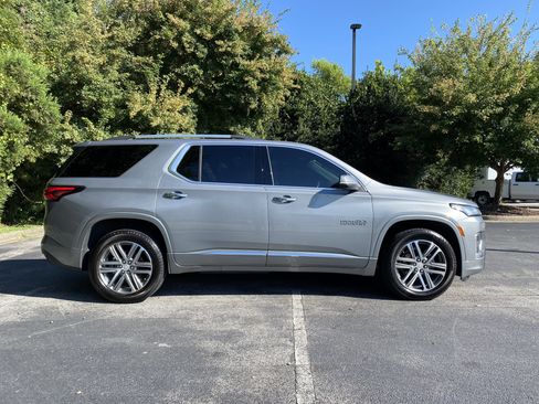 Used 2023 Chevrolet Traverse High Country FWD image 10