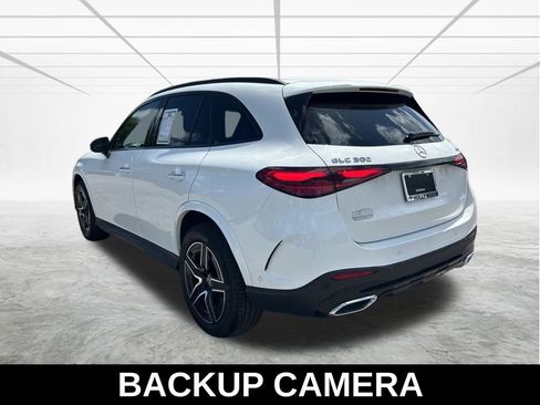 Used 2025 Mercedes-Benz GLC 300 4MATIC image 4